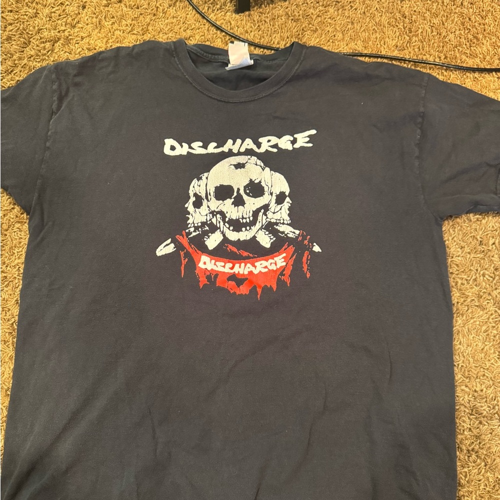 Chaser discharge band tee